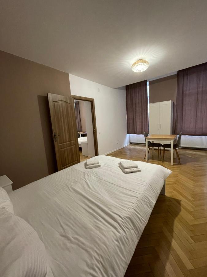 Schei Central Studios In The Heart Of Braşov Esterno foto