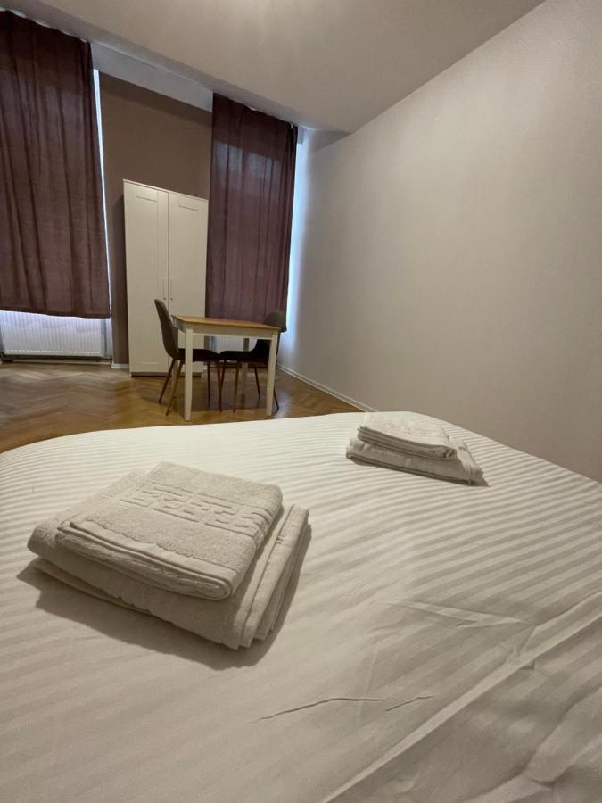 Schei Central Studios In The Heart Of Braşov Esterno foto